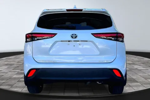 More photos of 2022 Toyota Highlander XLE at M&J Auto Sales and Service, FL
