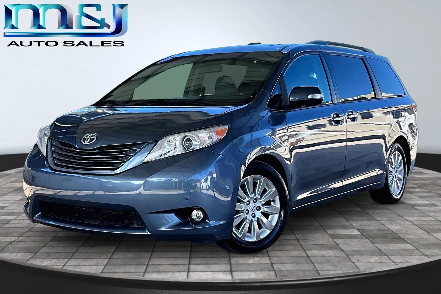 Blue 2015 Toyota Sienna for sale in Jacksonville, FL