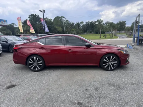 More photos of 2022 Nissan Altima 2.5 SR at M&J Auto Sales and Service, FL