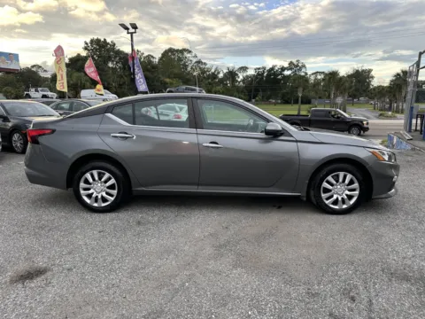 More photos of 2019 Nissan Altima 2.5 S at M&J Auto Sales and Service, FL