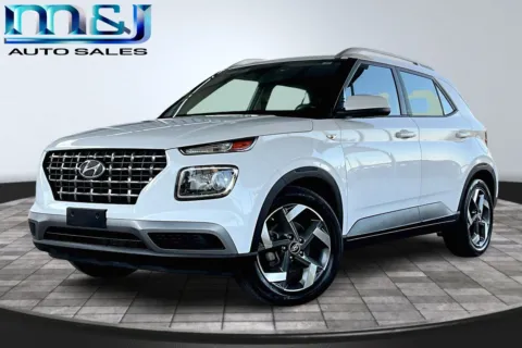 White 2021 Hyundai VENUE for sale in Jacksonville, FL