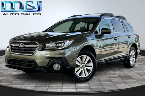 Green 2019 Subaru Outback 2.5i Premium for sale in Jacksonville, FL