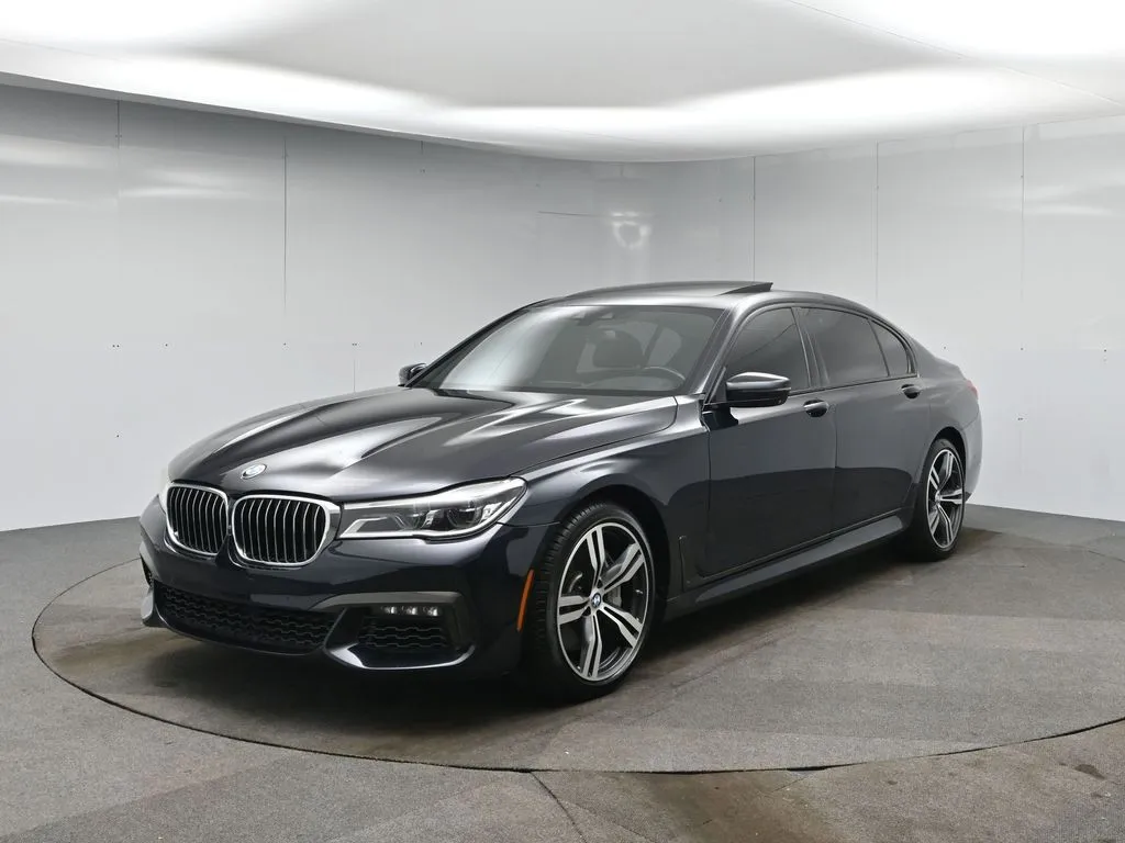 2019 BMW 7 Series 750i's photo