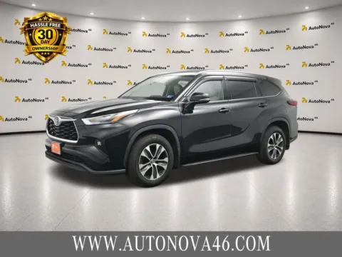 Black 2022 Toyota Highlander XLE for sale in Fort Lee, NJ