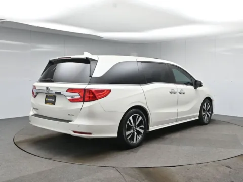 More photos of 2018 Honda Odyssey Elite at AutoNova46, NJ