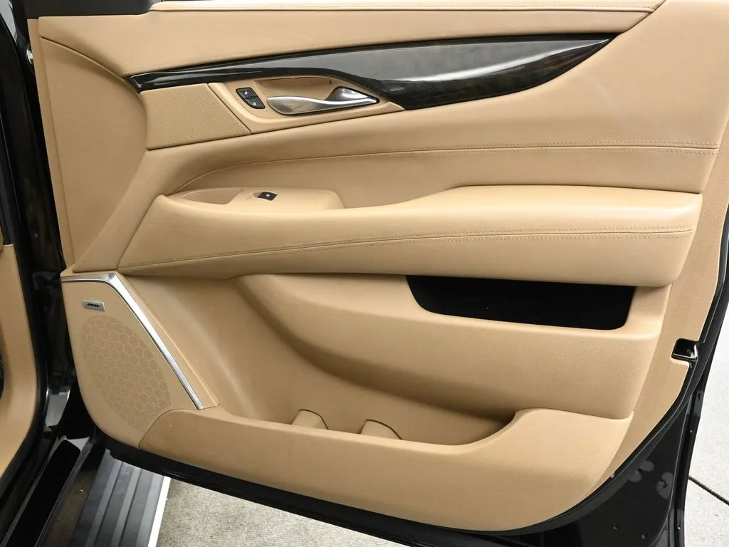 2018 Cadillac Escalade Platinum photo 7