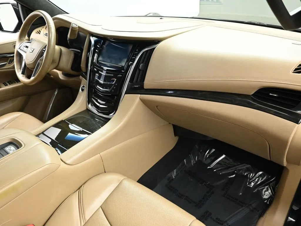 2018 Cadillac Escalade Platinum photo 25