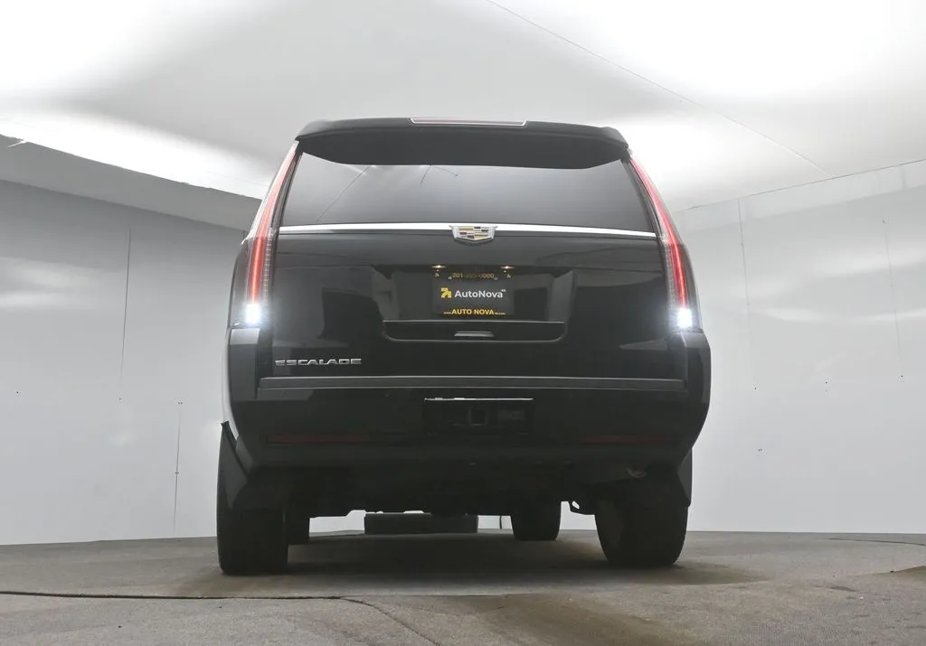 2018 Cadillac Escalade Platinum photo 30