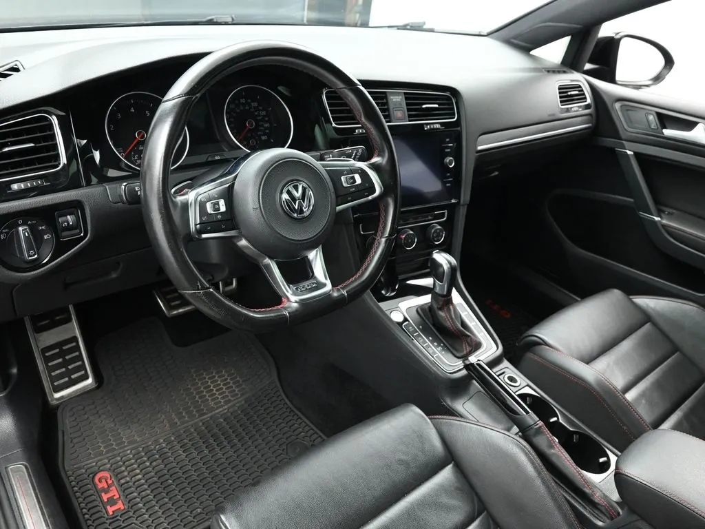 2020 Volkswagen Golf GTI SE Autobahn photo 4