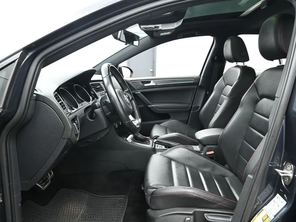 2020 Volkswagen Golf GTI SE Autobahn photo 22