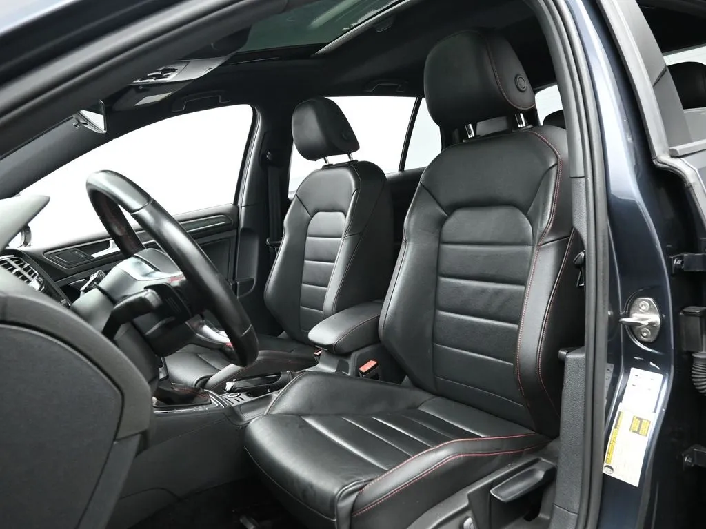 2020 Volkswagen Golf GTI SE Autobahn photo 40