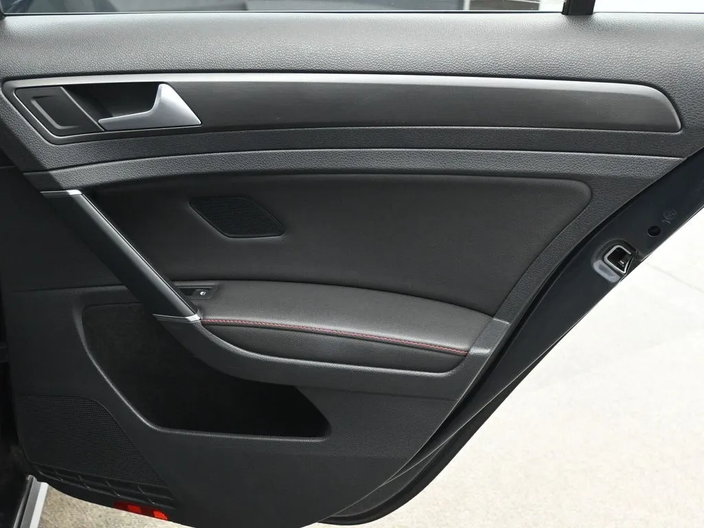 2020 Volkswagen Golf GTI SE Autobahn photo 6