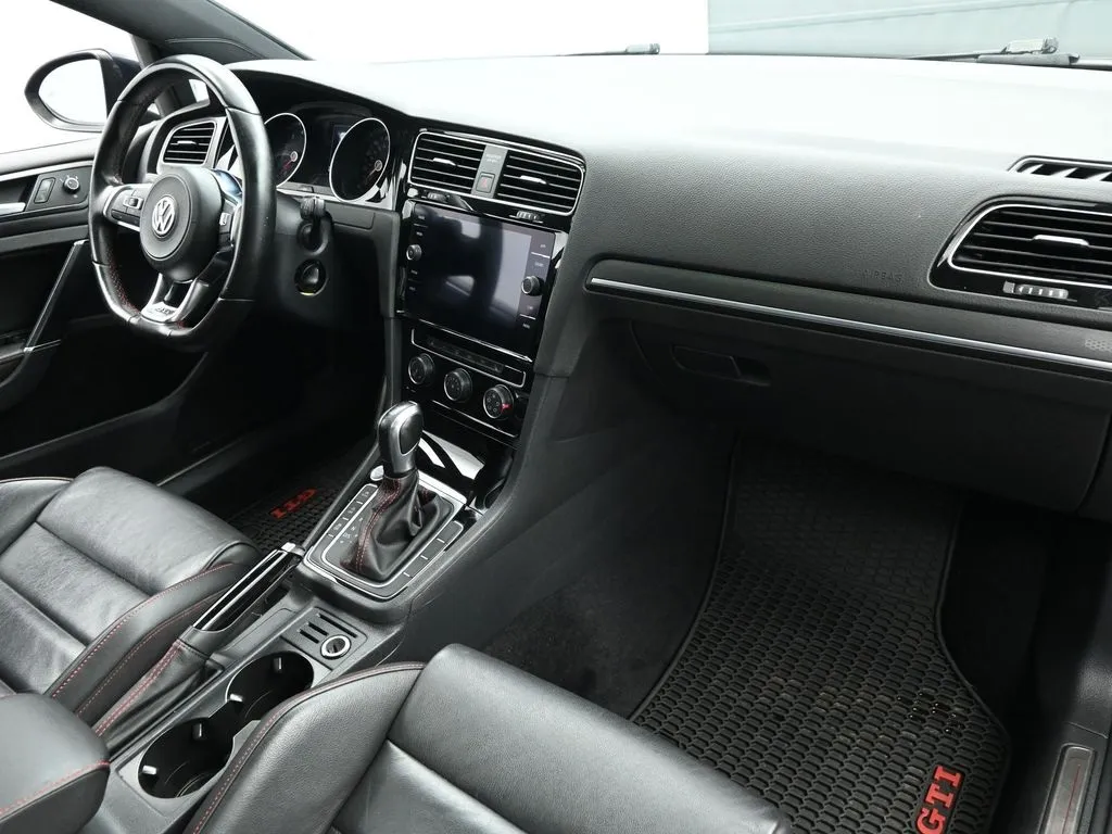 2020 Volkswagen Golf GTI SE Autobahn photo 25