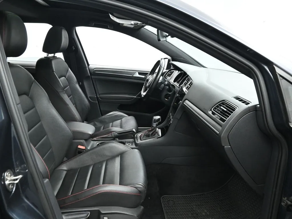 2020 Volkswagen Golf GTI SE Autobahn photo 43
