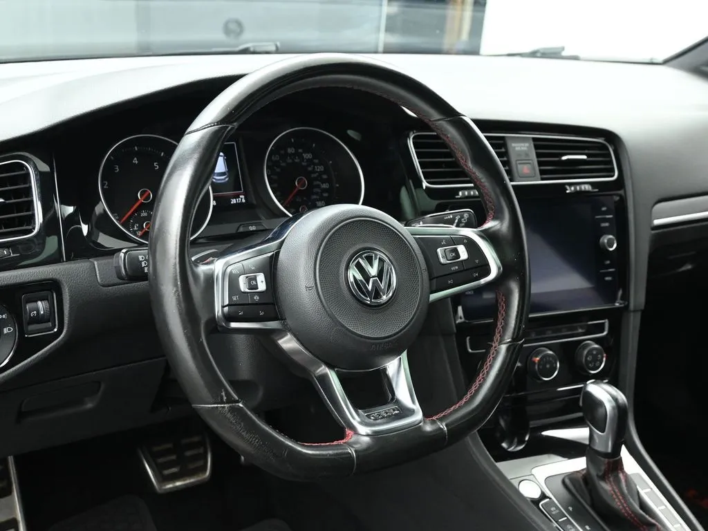 2020 Volkswagen Golf GTI SE Autobahn photo 26