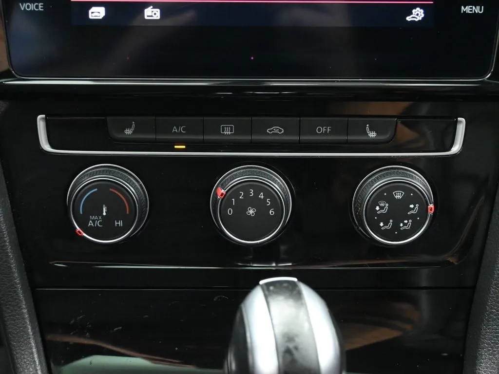 2020 Volkswagen Golf GTI SE Autobahn photo 29