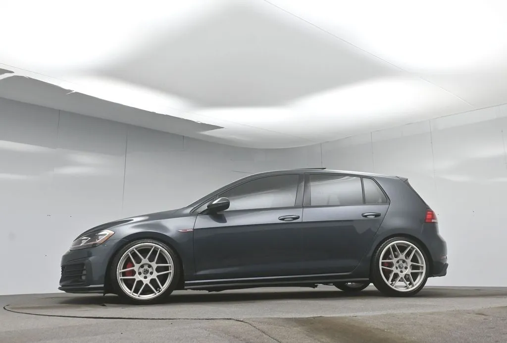 2020 Volkswagen Golf GTI SE Autobahn photo 47