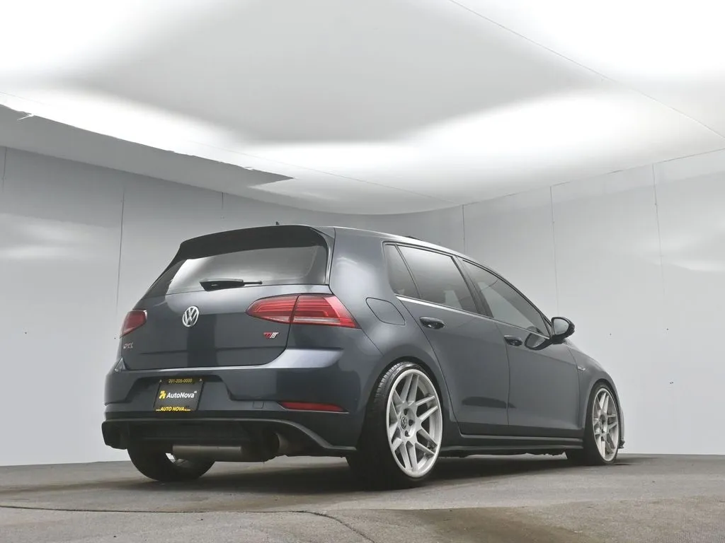 2020 Volkswagen Golf GTI SE Autobahn photo 48