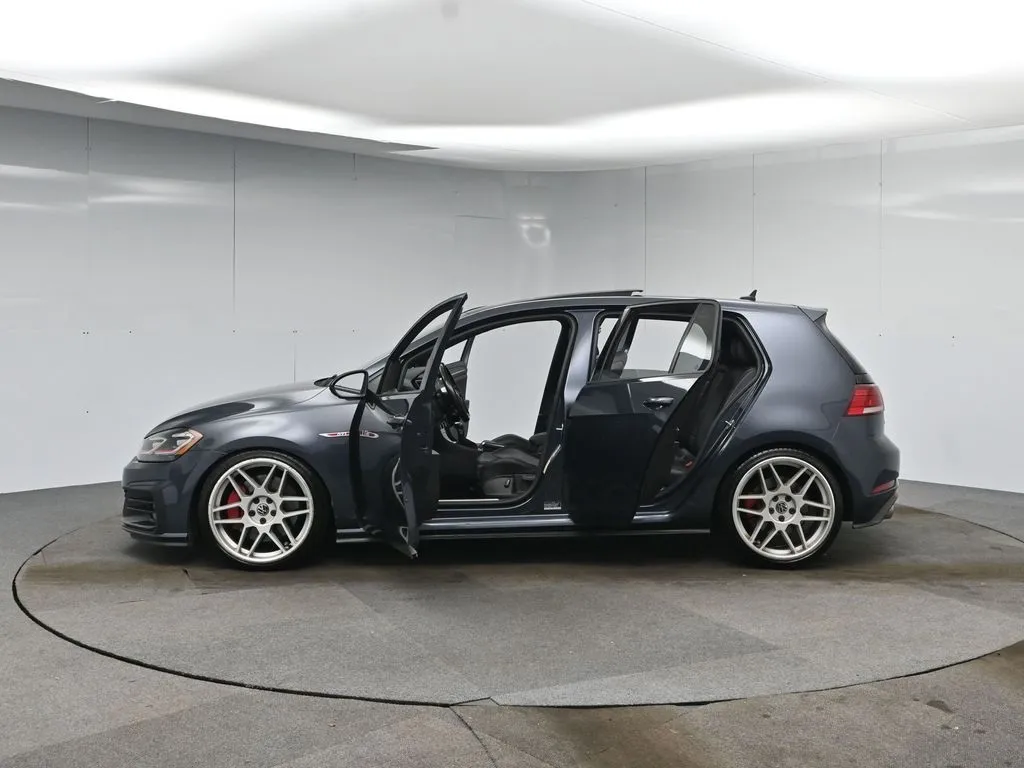 2020 Volkswagen Golf GTI SE Autobahn photo 18