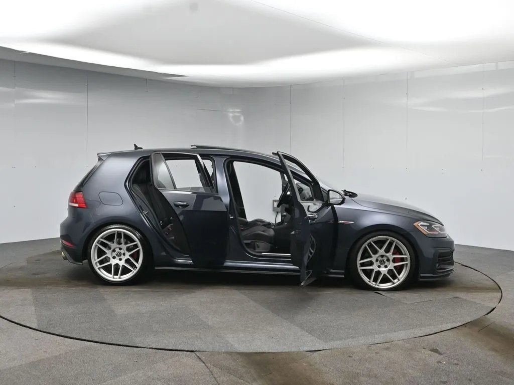 2020 Volkswagen Golf GTI SE Autobahn photo 36