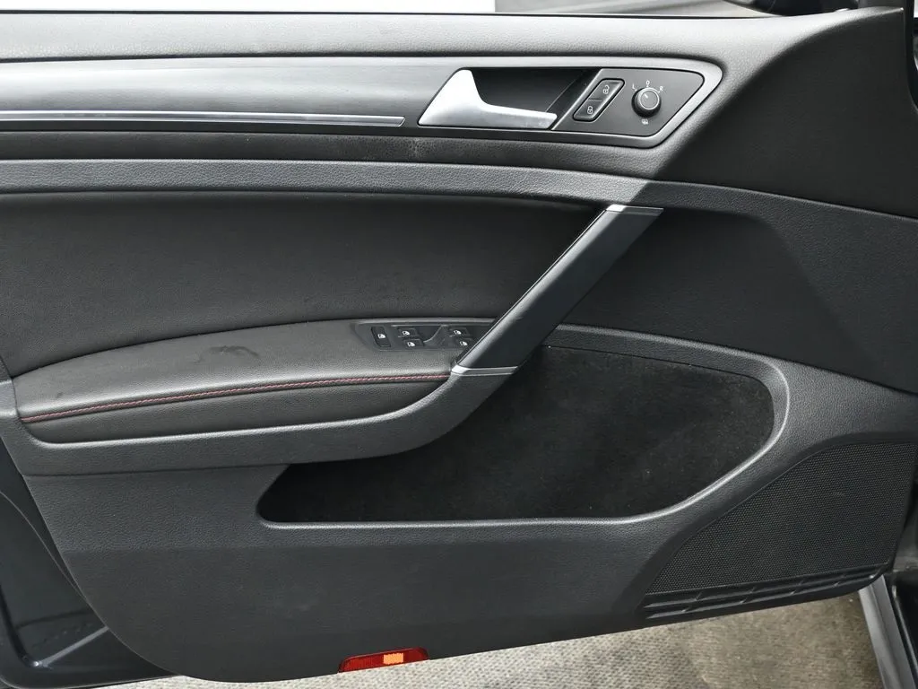 2020 Volkswagen Golf GTI SE Autobahn photo 39