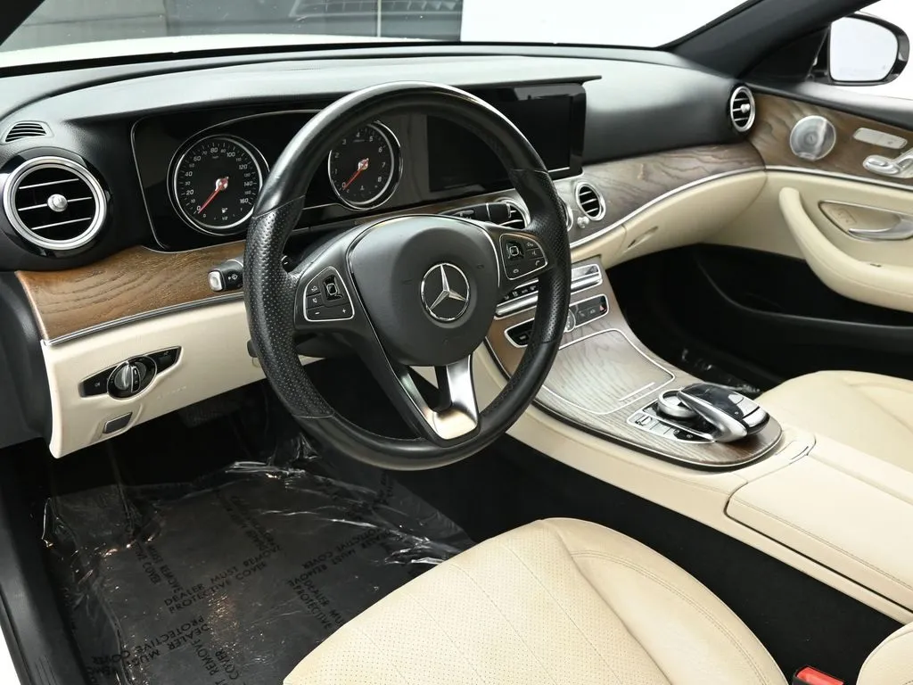 2018 Mercedes Benz E 300 photo 4