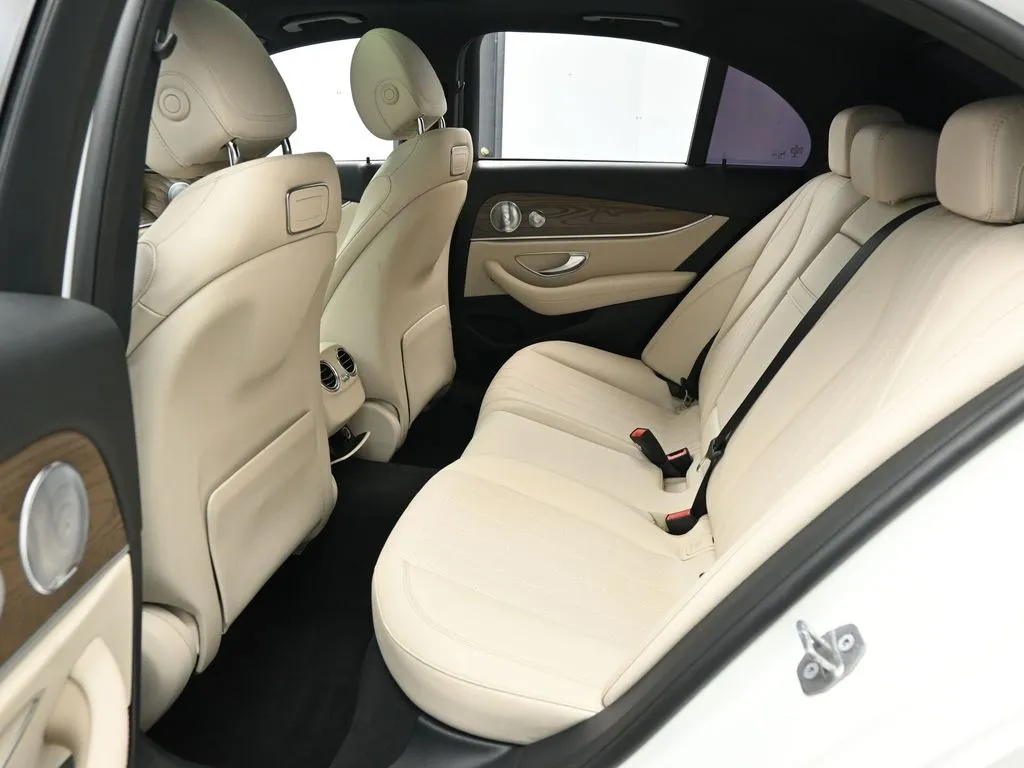 2018 Mercedes Benz E 300 photo 26