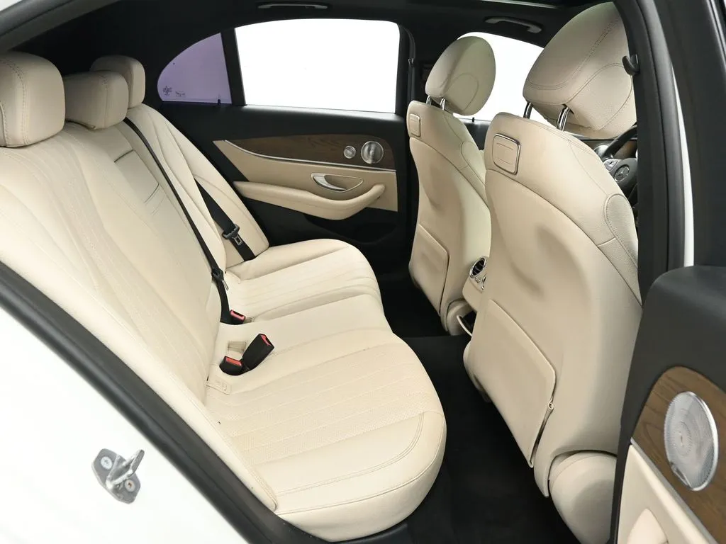 2018 Mercedes Benz E 300 photo 27