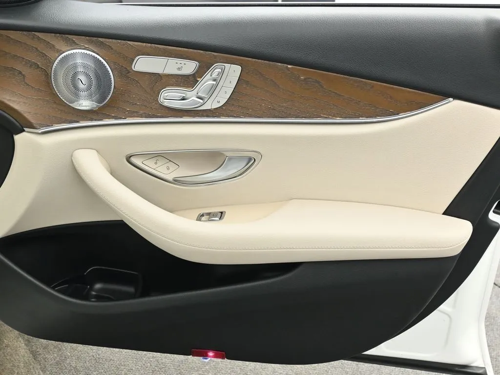 2018 Mercedes Benz E 300 photo 6