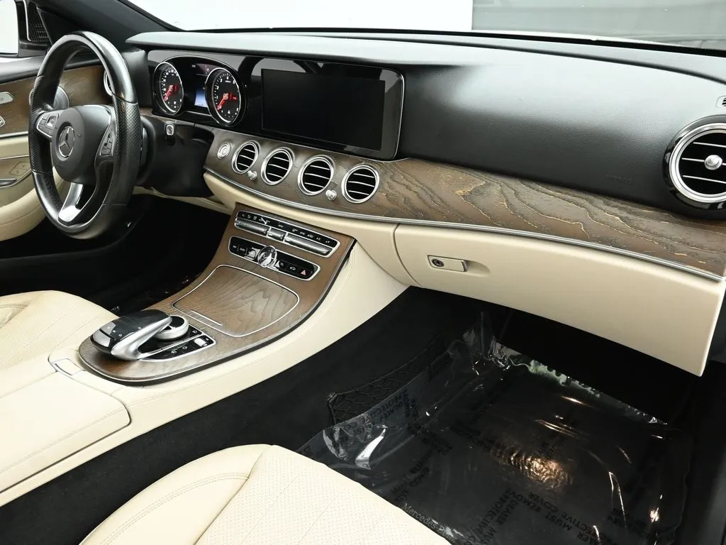 2018 Mercedes Benz E 300 photo 28