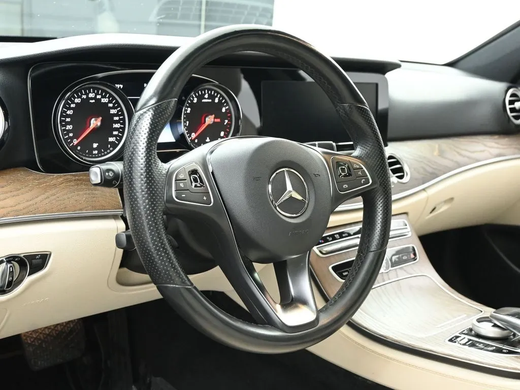 2018 Mercedes Benz E 300 photo 29