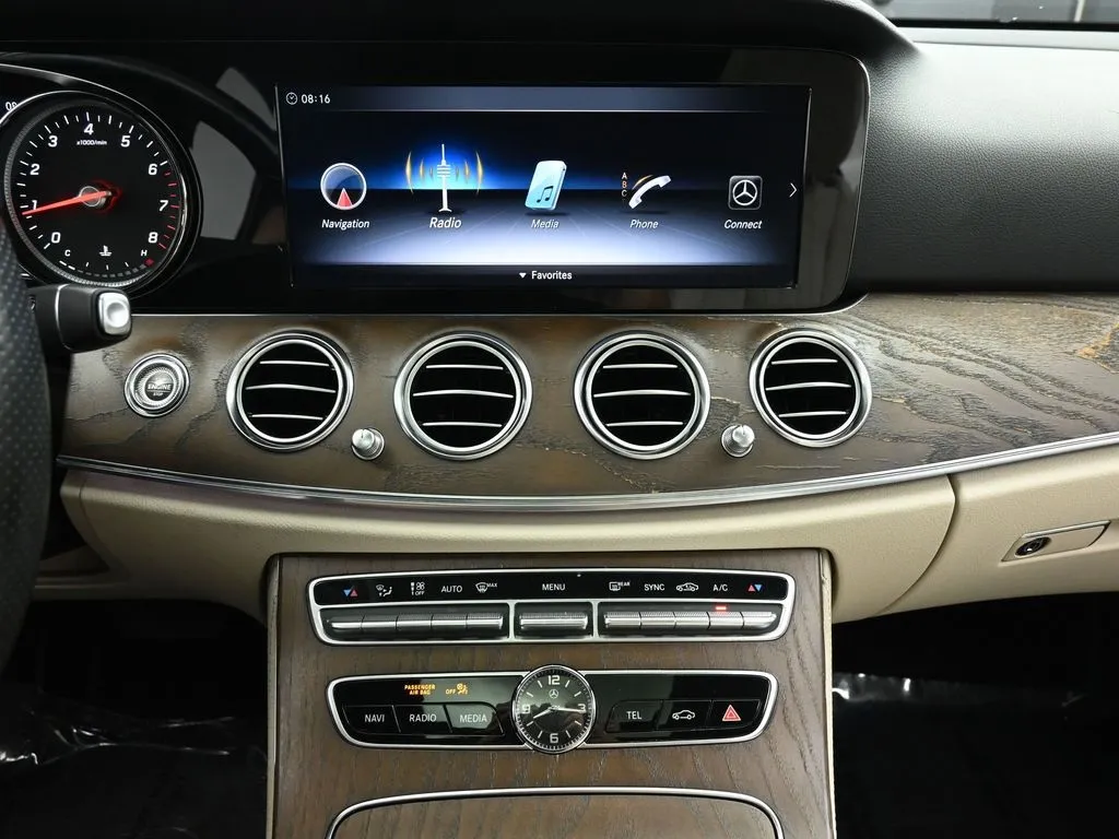 2018 Mercedes Benz E 300 photo 30