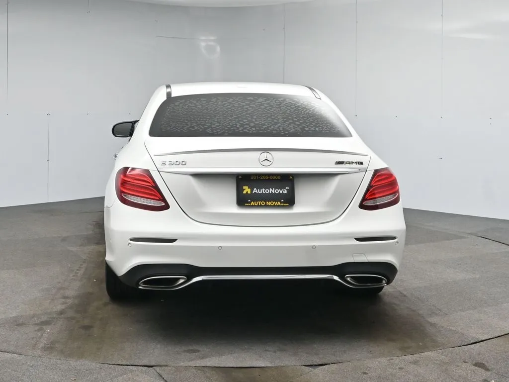 2018 Mercedes Benz E 300 photo 2