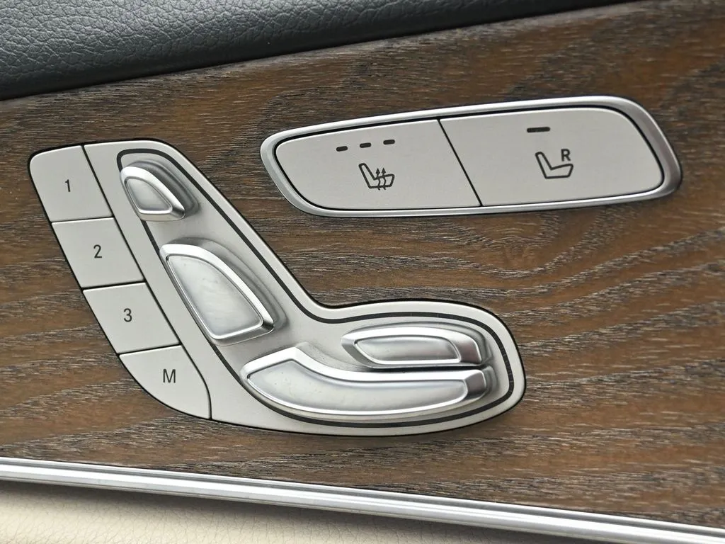 2018 Mercedes Benz E 300 photo 36
