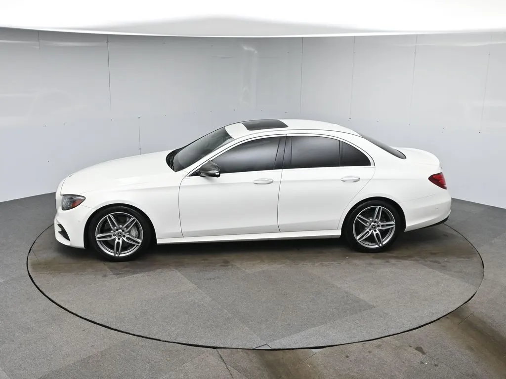 2018 Mercedes Benz E 300 photo 18