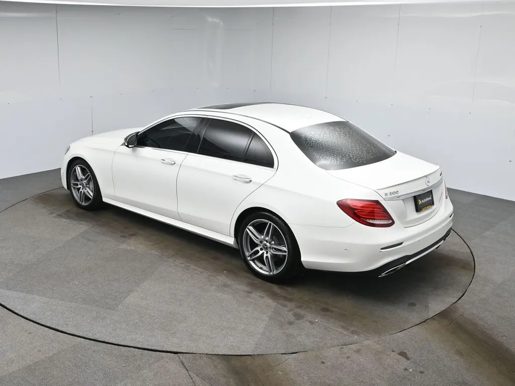 2018 Mercedes Benz E 300 photo 40