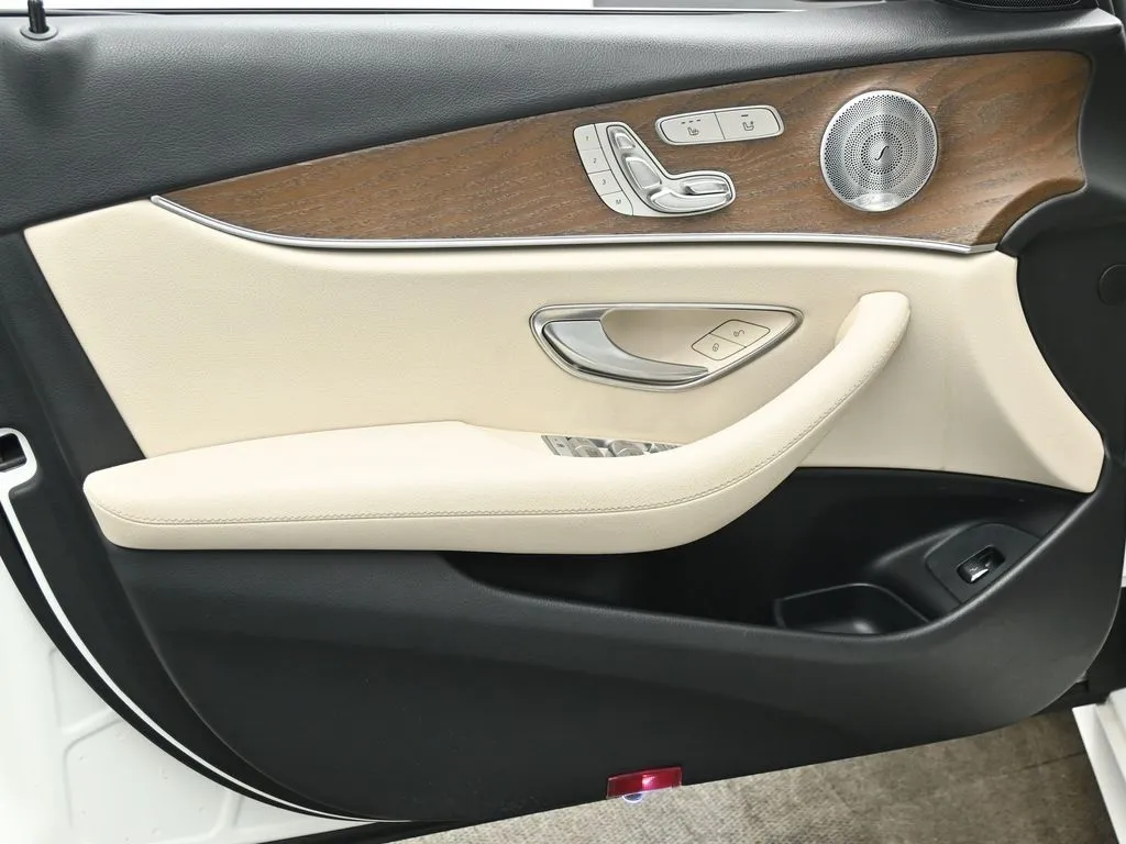 2018 Mercedes Benz E 300 photo 46