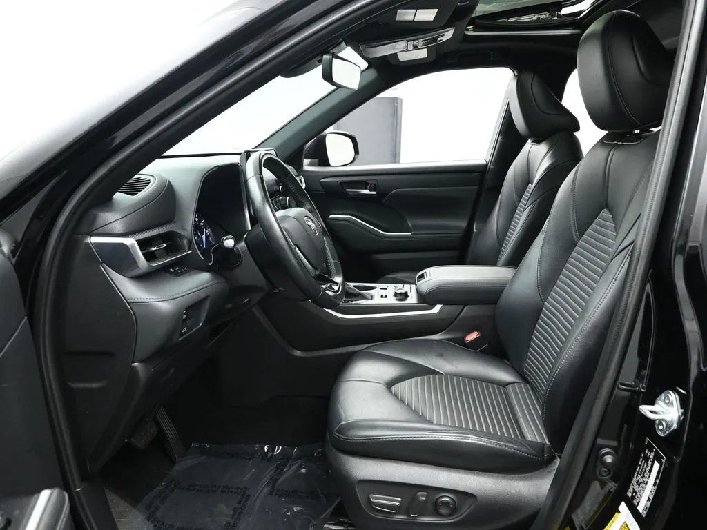 2021 Toyota Highlander XSE photo 22