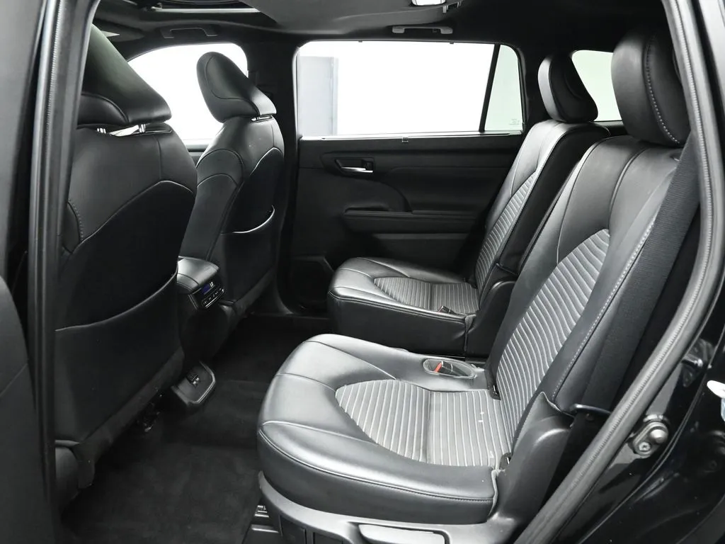 2021 Toyota Highlander XSE photo 40