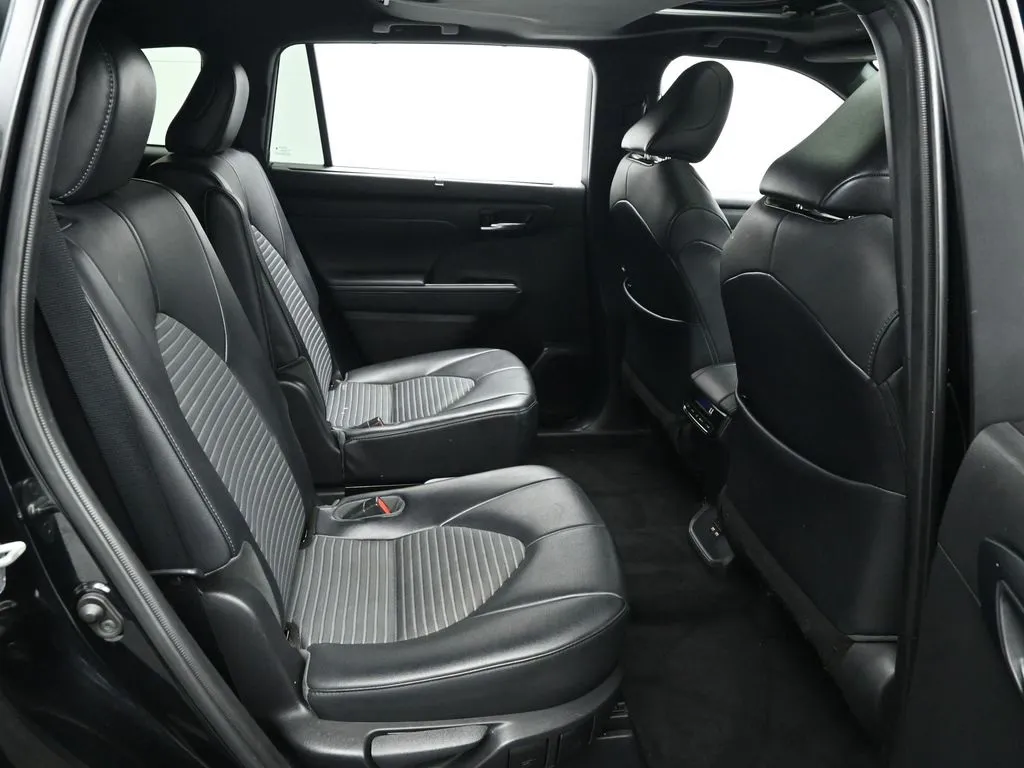 2021 Toyota Highlander XSE photo 6