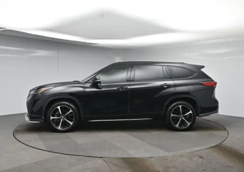 Photos of 2021 Toyota Highlander XSE for sale in Fort Lee, NJ at AutoNova46