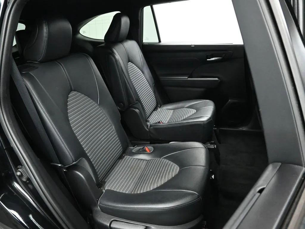 2021 Toyota Highlander XSE photo 24