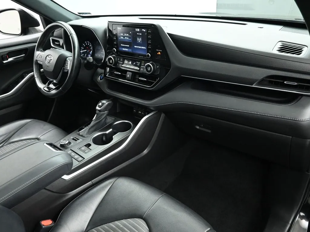 2021 Toyota Highlander XSE photo 25