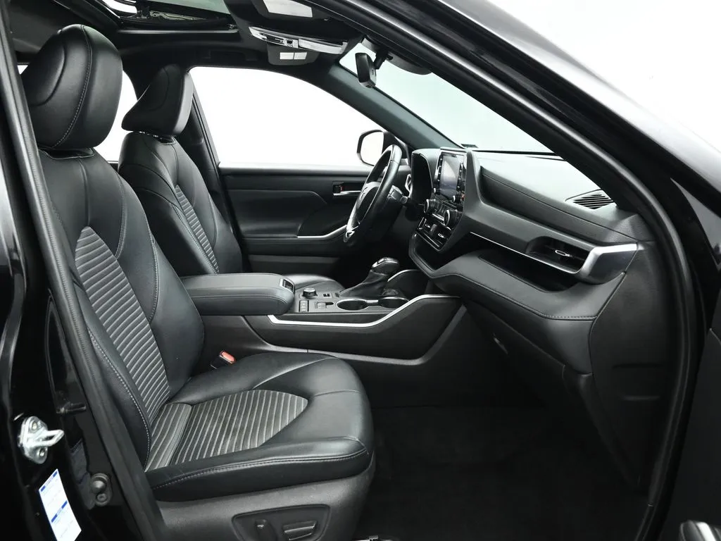 2021 Toyota Highlander XSE photo 42