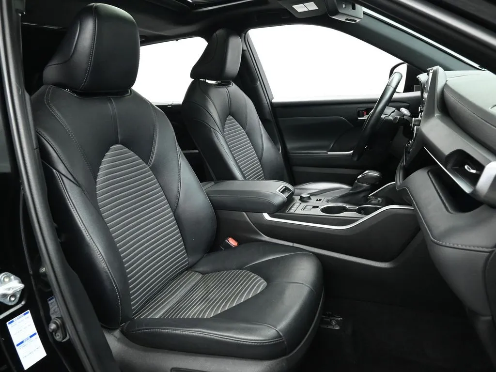 2021 Toyota Highlander XSE photo 8