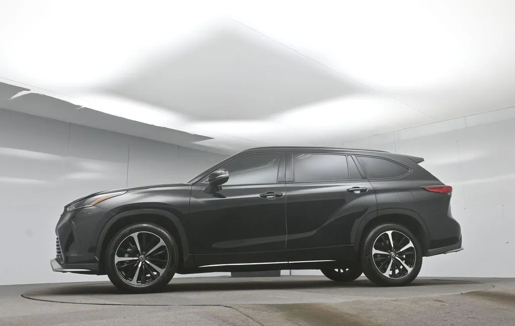 2021 Toyota Highlander XSE photo 12
