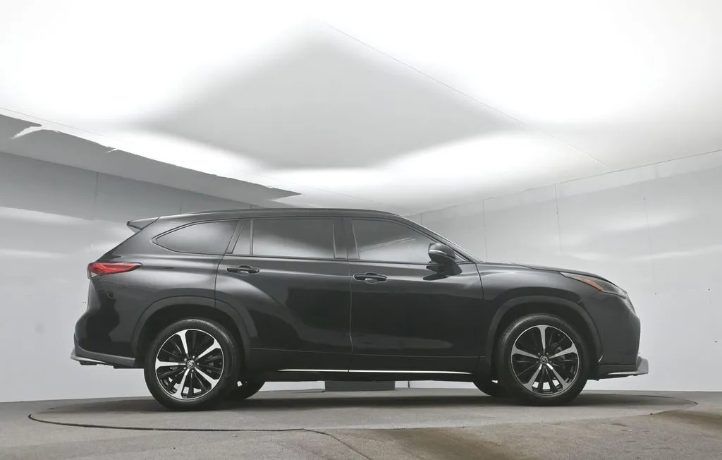2021 Toyota Highlander XSE photo 31