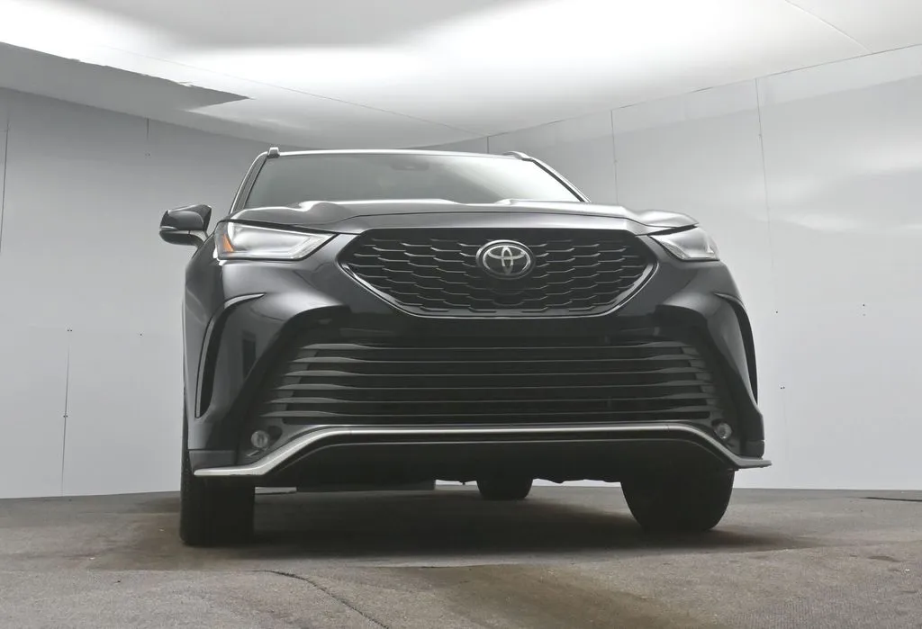 2021 Toyota Highlander XSE photo 14
