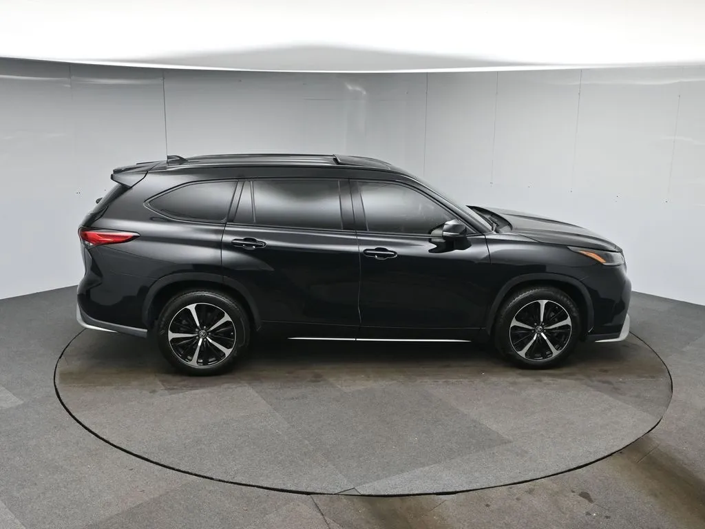 2021 Toyota Highlander XSE photo 16