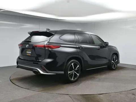 More photos of 2021 Toyota Highlander XSE at AutoNova46, NJ